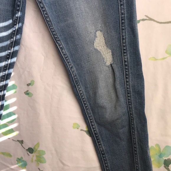 Levi’s crop - Picture 2 of 3